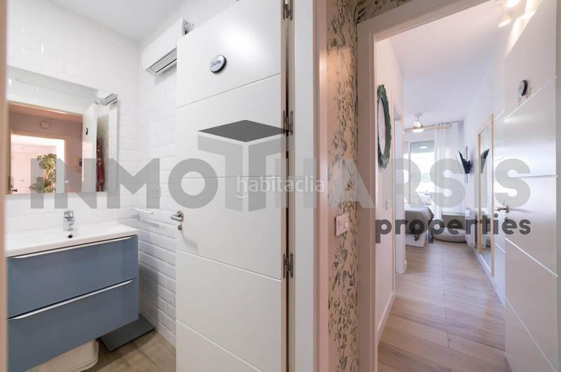 Foto dbb771df-8c40-448f-aae0-5b7d8426aa94. Planta baixa amb calefacció aparcament piscina a Almería