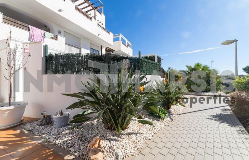 Foto dbcbcebd-a087-44f0-9d23-9ca713a10ee9. Planta baixa amb calefacció aparcament piscina a Almería