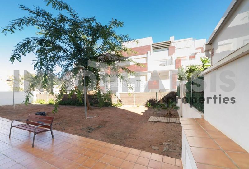 Foto fbd3bcba-fafc-4660-9223-0e345cd9a47d. Planta baixa amb calefacció aparcament piscina a Almería
