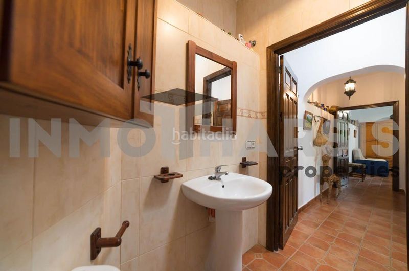 Foto 1259f0ee-f83f-4608-8aed-738dd7f2e6dd. Casa amb aparcament a Abrucena