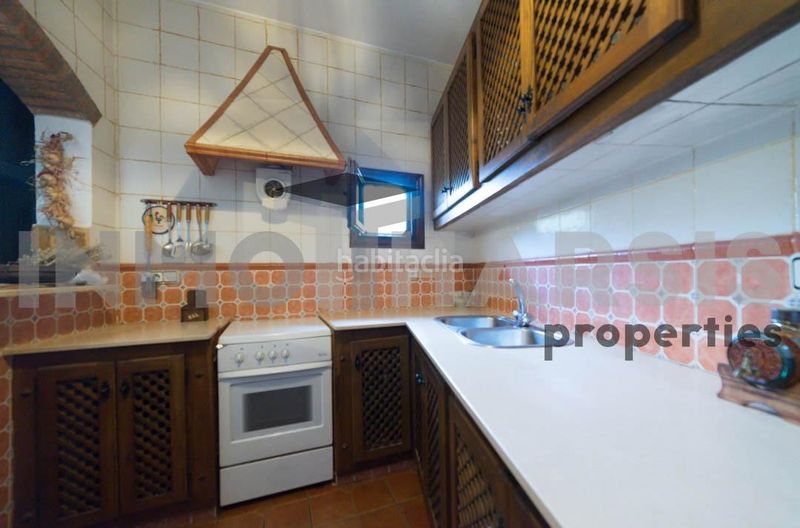 Foto e71ea2fd-2026-4030-8b1b-e8665fd1b7e1. Casa amb aparcament a Abrucena