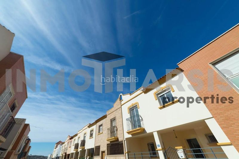 Foto 07166b39-9b4f-42a6-af1d-24209a189793. Casa amb aparcament a Viator