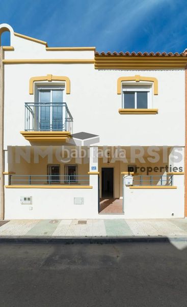 Foto 5ab1500c-6e8b-409e-84de-8e325a21230c. Casa amb aparcament a Viator
