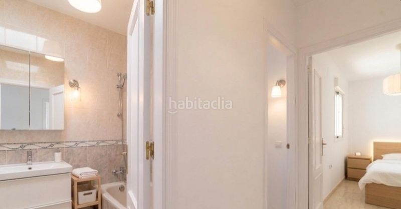 Foto a8ca999e-ee66-4c21-8dbd-21749e8bef2e. Casa amb aparcament a Viator