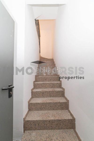 Foto f868d7bb-da2d-45d6-95b7-e392a62b6054. Casa amb aparcament a Viator