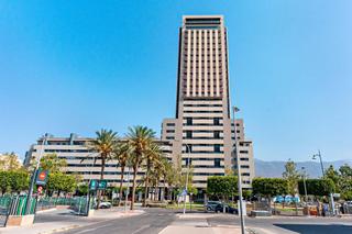 Piso en Plaza de la Luz. Piso dplex de 3 dormitorios en el edificio torrelaguna!
