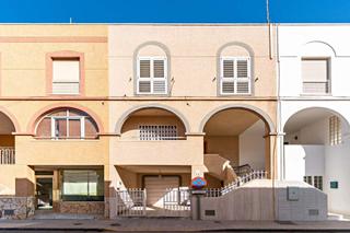 Maison à Santo Domingo. Vivienda unifamiliar en santo domingo con garaje doble