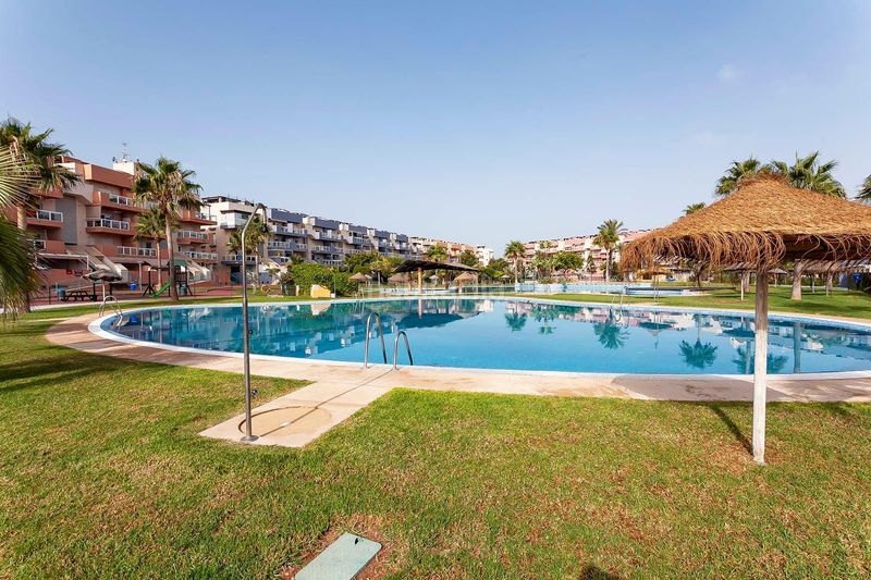 Foto 1d5b4eb5-25cc-496c-a410-91085b4b1a24. Pis amb aparcament piscina a Almerimar Ejido (El)