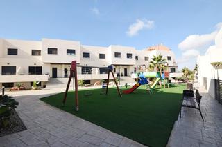 Maison à Almerimar. Casa en venta en el residencial portobelo, lista para entrar a v