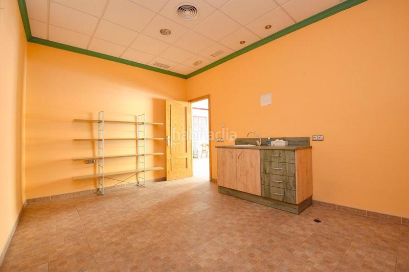 Foto e0575dec-2d4d-4c4a-859a-c61dac09c503. Alquiler local comercial  reformado en el ejido. posibilidad de compraventa aplazada informate! en Ejido (El)