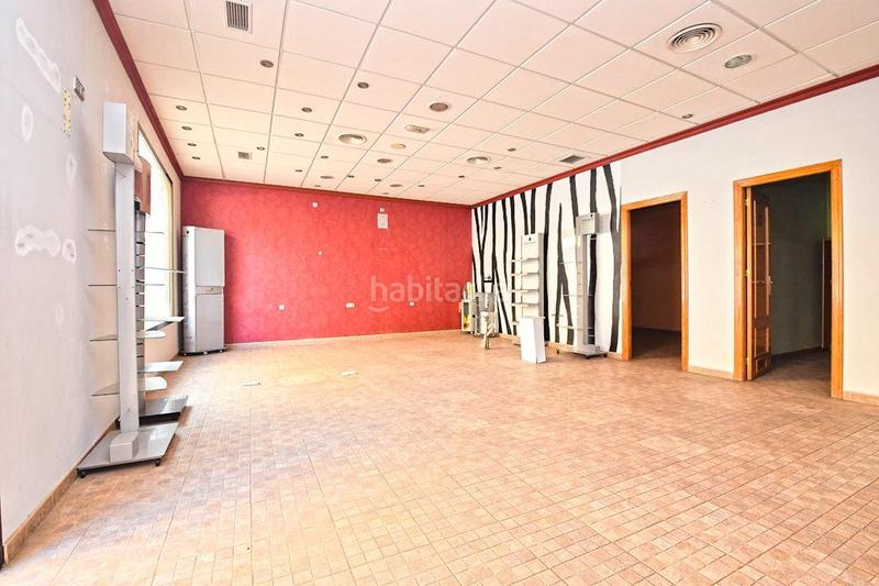 Foto ee298a59-a31c-4fc5-b023-5b31ed79d861. Alquiler local comercial  reformado en el ejido. posibilidad de compraventa aplazada informate! en Ejido (El)