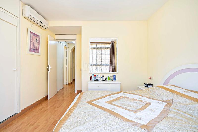 Foto 953601f9-cbef-467d-ae7e-17d8ca28d0ee. Etagenwohnung mit heizung parking pool in Almerimar Ejido (El)