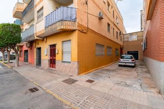 Flat in Santo Domingo. Piso de planta baja con almacen de 94m2 en santo domingo
