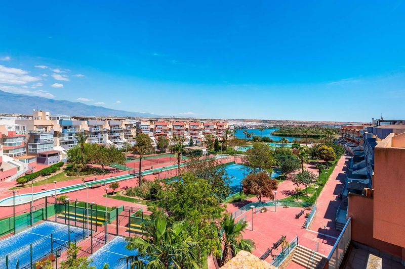 Foto 26fa0977-22e2-47a3-ba01-fd820ea06bd2. Àtic amb aparcament piscina a Almerimar Ejido (El)