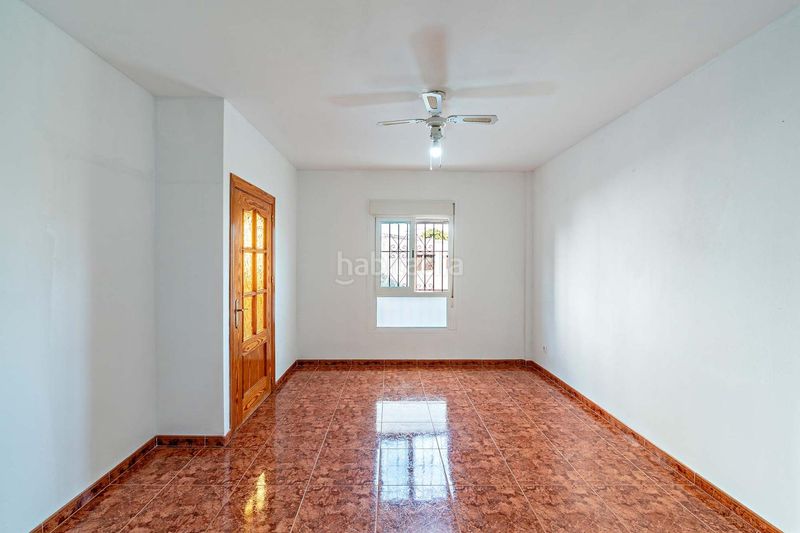 Foto 30a812f8-35ae-4200-951a-bb1ddb4ff6a3. Casa amb aparcament a Dalías