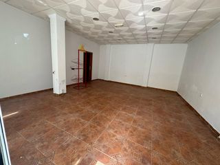 Business premise in Santa María del Águila. Local que se puede convertir en vivienda en carmona santa maría