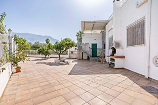 Casa in Berja. Vivienda sobre almacén con parcela de 428 m2, en zona iglesiaayu