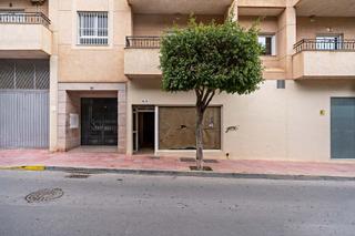 Miete Geschäftsraum in Plaza de la Luz. Un gran local perfecto para tu negocio!