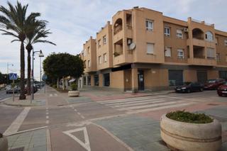 Geschäftsraum in Santa María del Águila. Local comercial acondicionado con sótano