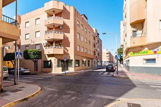 Aparcament cotxe a Plaza de la Luz. Garaje en el ejido