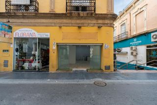 Lloguer Local Comercial a Calle de ricardos 3. Local comercial en calle ricardos, al lado del paseo de almería