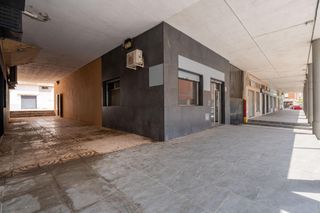 Local Comercial a Nueva Andalucía. Oportunidad única en zona comercial de almería!