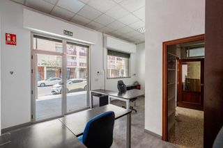 Geschäftsraum in Nueva Andalucía. Oportunidad única en zona comercial de almería!