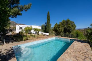 Casale in Alicún. Cortijo con terreno y piscina cerca de alhama de almería