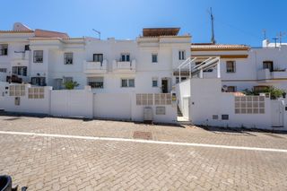 Casa adossada  Calle de la costa brava. Tríplex de 224 m2 con solárium, bodega con chimenea y una terraz