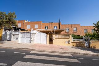 Casa en Los Ángeles - Cruz de Caravaca. Magnifica vivienda en la urbanización villa maria junto al coleg