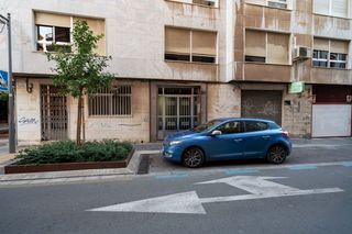 Lloguer Aparcament cotxe  Calle gerona 24. Alquiler plaza de garaje en calle gerona