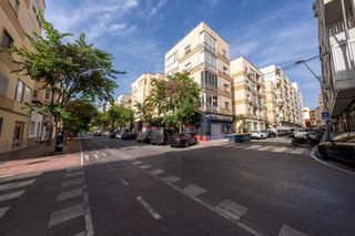 Miete Etagenwohnung  Calle doctor barraquer. Piso para estudiantes en zona altamira