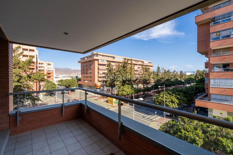Foto b5b9eea6-a278-4656-8607-37f8376f67a5. Piso amplio y moderno piso en zona la goleta en nueva Almería - cortijo grande - vega de acá Almería