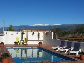 Mas à Alpujarra almeriense. En la alpujarra almeriense, chalet con piscina en una finca de 4