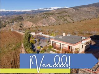 Masia a Alpujarra almeriense. En la alpujarra almeriense, chalet con piscina en una finca de 4