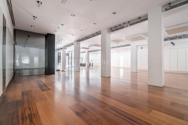 Foto 8966725b-bd2b-4042-a4ed-54893c9d506e. Affitto locale commerciale in paseo de Almería 57 in Almería