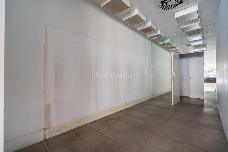 Foto 1d4e5cef-e57d-4960-b197-987cedfc5418. Lloguer local comercial a paseo de Almería 57 a Centro Almería