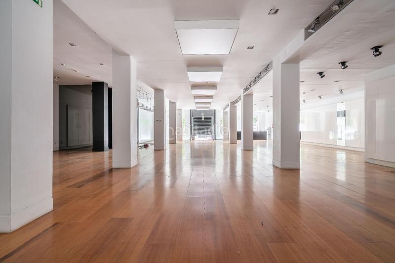 Foto 4f347f60-d86b-4ef2-9b3c-6c10904e6b64. Lloguer local comercial a paseo de Almería 57 a Centro Almería