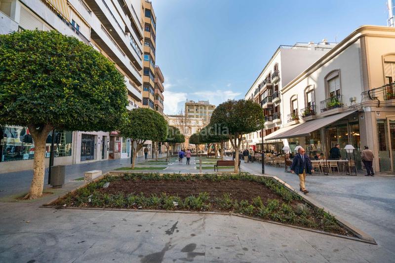 Foto b319d993-b6e3-4794-95b2-47b37eab5403. Lloguer local comercial a paseo de Almería 57 a Centro Almería