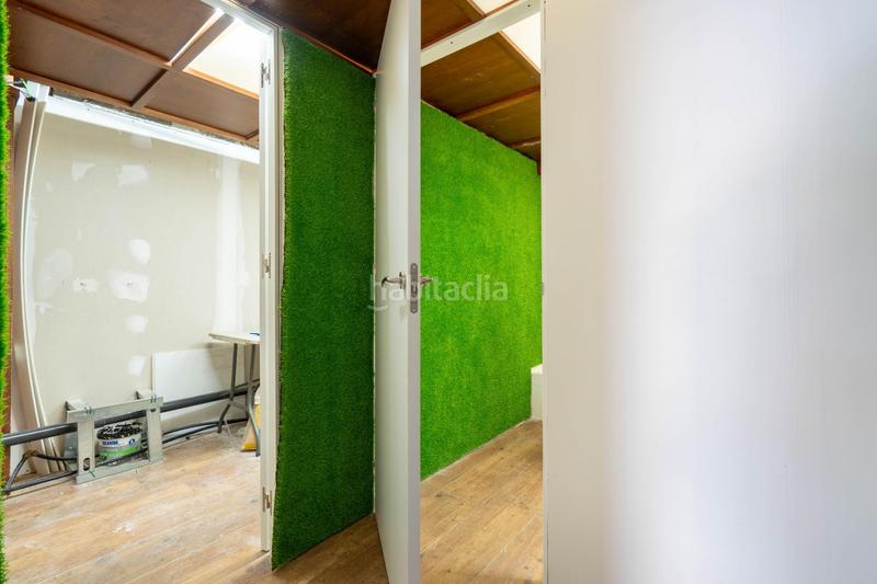 Foto 4b4e9893-adad-45fe-a7a7-6bc50bb56391. Lloguer local comercial a calle hermanos pinzón 17 a Almería