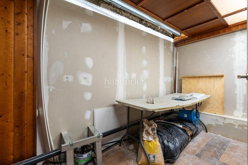 Foto af84b8dd-2eb0-4486-b942-de99ad481527. Lloguer local comercial a calle hermanos pinzón 17 a Almería