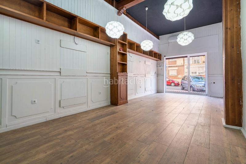 Foto c77c574e-1dc4-40d1-a0fd-2d0c9a9c6cb6. Lloguer local comercial a calle hermanos pinzón 17 a Almería