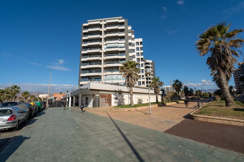 Foto b8bb1628-e8e0-4a2c-8397-ab230f802740. Piso en camino bobar del 2 espectacular piso en primera linea de playa en Almería