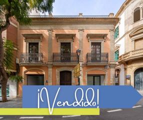 Casa a Centro. Casa independiente con garaje para varios vehículos en pleno cen