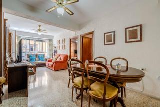 Piso  Calle roma. Amplia vivienda a la venta  en el casco histrico