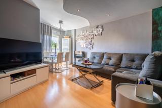 Piso en Calle profesor mulian 19. Tu nuevo hogar te espera en el corazn de san luis, almera