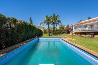 Xalet a Paseo paseo de los castaños 25. Exclusivo chalet en parcela de 1.050 m con piscina privada en ag