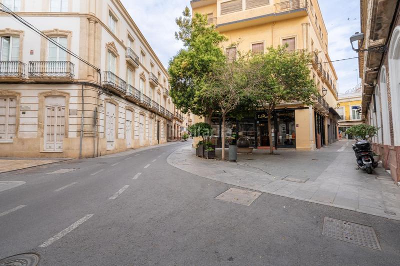 Foto f464c037-a835-43fa-9f3a-fff6cfa922e4. Lloguer local comercial a calle dr leal ibarra 1 a Almería