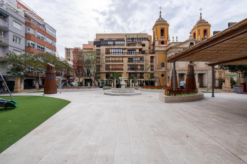 Foto fb9f28c9-ba36-43b4-bf22-f9b271a27aff. Lloguer local comercial a calle dr leal ibarra 1 a Almería