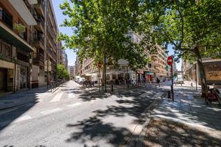 Pis  Calle calle martínez campos, 23. Amplia vivienda en el centro de granada